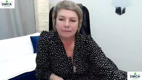 Snapshot of pion_s chatting on 10/17/25, 08:28 Bella online show from 10/17/25, 08:28