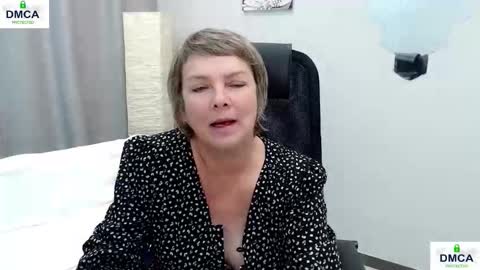 Snapshot of pion_s chatting on 10/22/25, 10:15 Bella online show from 10/22/25, 10:15