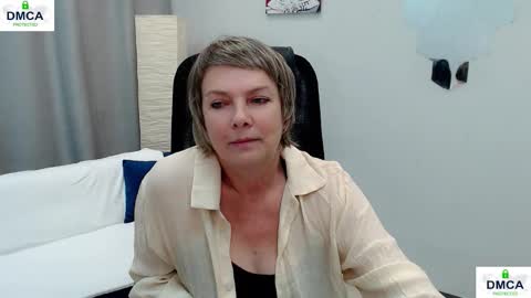 Snapshot of pion_s chatting on 10/29/25, 09:33 Bella online show from 10/29/25, 09:33