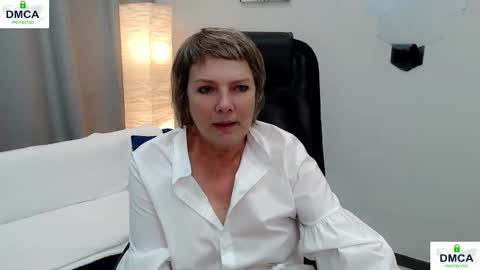 Snapshot of pion_s chatting on 10/31/25, 09:21 Bella online show from 10/31/25, 09:21