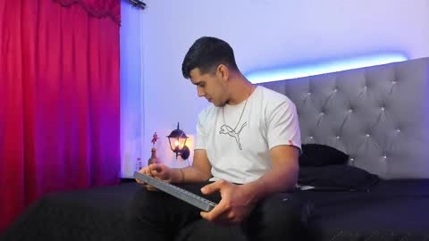 Snapshot of pipe_320 chatting on 02/21/25, 01:55 pipe_320 online show from 02/21/25, 01:55