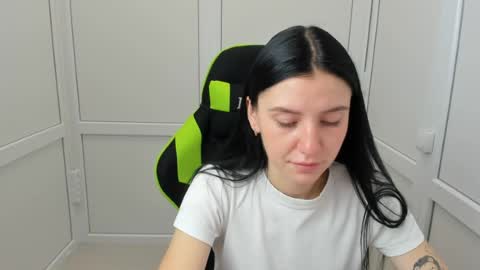 Snapshot of piper_smilee chatting on 07/11/26, 06:27 Piper online show from 07/11/26, 06:27