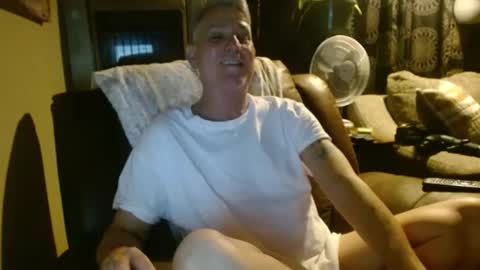 Snapshot of pirate334 chatting on 12/17/24, 02:23 pirate334 online show from 12/17/24, 02:23