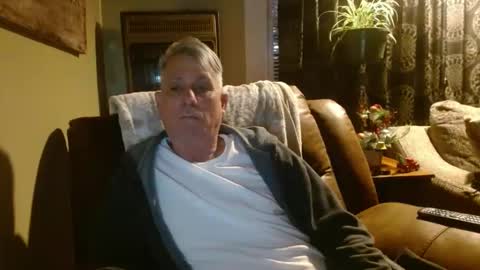 Snapshot of pirate334 chatting on 12/23/24, 11:17 pirate334 online show from 12/23/24, 11:17