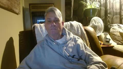 Snapshot of pirate334 chatting on 01/17/25, 02:18 pirate334 online show from 01/17/25, 02:18