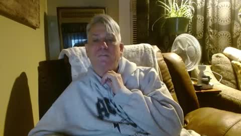 Snapshot of pirate334 chatting on 01/24/25, 01:24 pirate334 online show from 01/24/25, 01:24