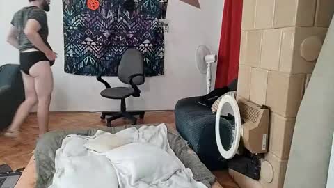 Snapshot of pisces922 chatting on 10/07/25, 11:40 Dominik online show from 10/07/25, 11:40