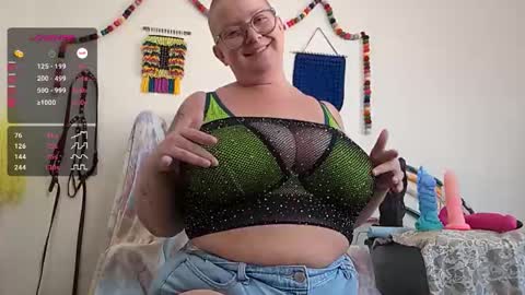 Em online show from 11/01/25, 08:55