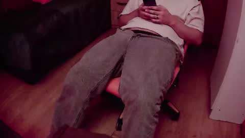 Snapshot of pisceslost chatting on 12/16/25, 01:21 pisceslost online show from 12/16/25, 01:21