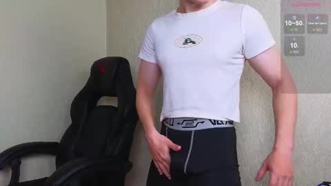 Snapshot of pistonpojizni chatting on 12/12/24, 03:10 STRONGBEAUTY online show from 12/12/24, 03:10