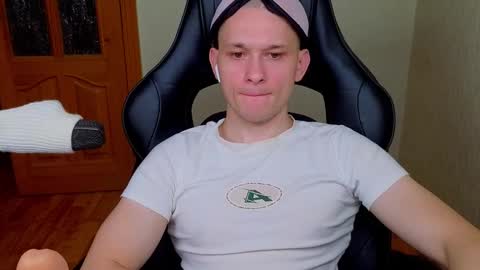 Snapshot of pistonpojizni chatting on 12/31/24, 02:08 STRONGBEAUTY online show from 12/31/24, 02:08