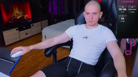 Snapshot of pistonpojizni chatting on 01/03/25, 06:22 STRONGBEAUTY online show from 01/03/25, 06:22