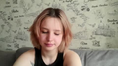 Caroline online show from 04/17/26, 04:15