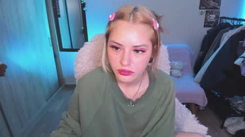 pixie online show from 12/21/24, 01:04