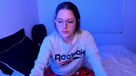 pixie online show from 06/17/26, 03:09
