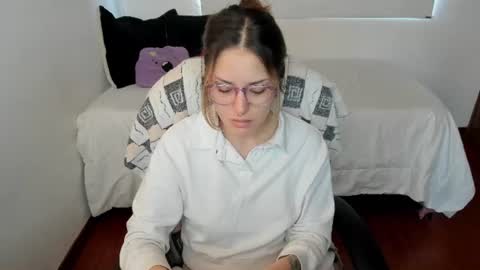 pixie online show from 06/30/26, 04:52