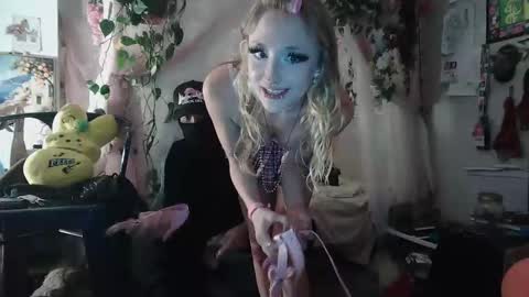 pixielovely online show from 05/17/26, 04:43