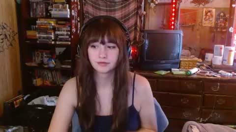 Snapshot of pixinun chatting on 12/01/25, 07:30 Izzy online show from 12/01/25, 07:30