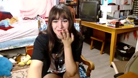 Snapshot of pixinun chatting on 06/29/26, 10:43 Izzy online show from 06/29/26, 10:43