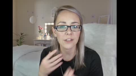 Lynn online show from 12/09/24, 03:33