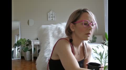 Lynn online show from 02/06/25, 12:05