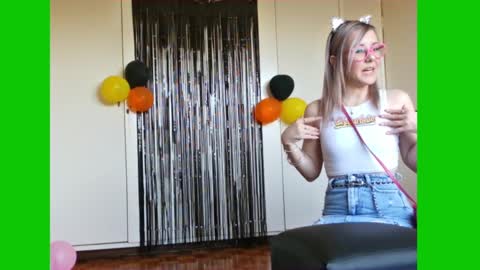 Lynn online show from 02/17/25, 01:42