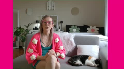 Lynn online show from 02/21/25, 02:06