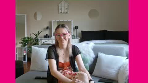 Lynn online show from 02/24/25, 04:15