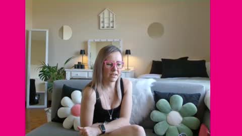 Lynn online show from 03/03/25, 02:15