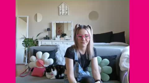 Lynn online show from 03/04/25, 02:10