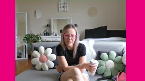 Lynn online show from 03/07/25, 02:12