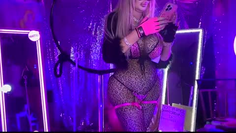 Dumb bimbo fuck doll online show from 01/26/25, 10:55