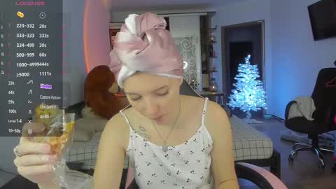 Snapshot of playful_mary chatting on 12/14/25, 01:05 Masha online show from 12/14/25, 01:05