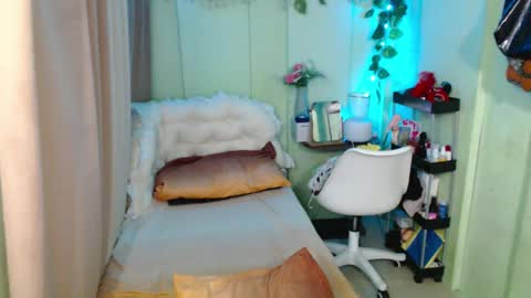 Snapshot of playful_sie chatting on 02/08/25, 04:47 sie online show from 02/08/25, 04:47