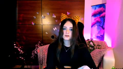 Sophie online show from 01/06/25, 05:06