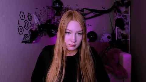 Sophie online show from 10/22/25, 05:02