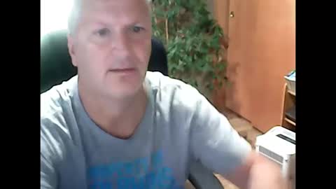 Snapshot of playfulguy4fun chatting on 10/20/25, 04:18 playfulguy4fun online show from 10/20/25, 04:18