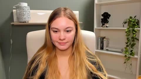 Valeria online show from 12/21/24, 11:11