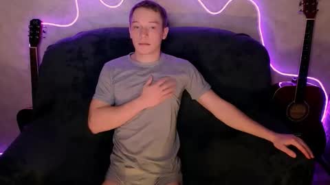 Snapshot of playoliver chatting on 12/19/25, 09:38 Oliver online show from 12/19/25, 09:38