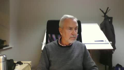 Snapshot of pleasedominateme chatting on 12/12/24, 04:43 Pleasedominateme online show from 12/12/24, 04:43