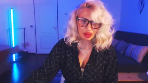 Victoria online show from 12/20/24, 11:26