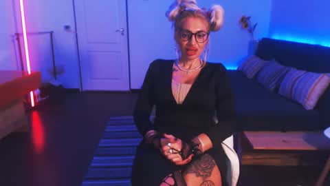 Victoria online show from 12/22/24, 02:39