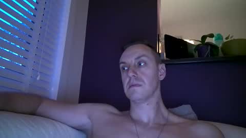 Snapshot of ploki2000 chatting on 12/22/24, 04:06 Kevin online show from 12/22/24, 04:06