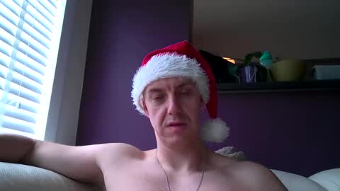 Snapshot of ploki2000 chatting on 12/25/24, 10:06 Kevin online show from 12/25/24, 10:06