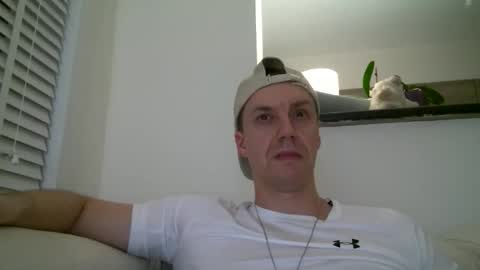 Snapshot of ploki2000 chatting on 11/15/25, 05:42 Kevin online show from 11/15/25, 05:42