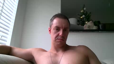 Snapshot of ploki2000 chatting on 12/21/25, 12:12 Kevin online show from 12/21/25, 12:12