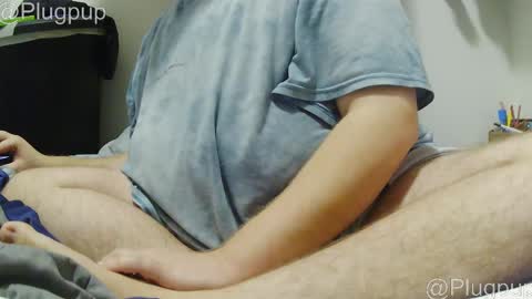 Snapshot of plugpup chatting on 11/22/25, 09:58 PlugPup online show from 11/22/25, 09:58