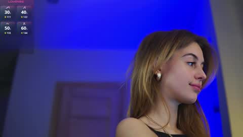 Snapshot of plump_bums chatting on 10/03/25, 02:41 Ari online show from 10/03/25, 02:41