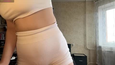 Snapshot of plush_flame_twinkle_meow chatting on 12/14/25, 08:52 Vasilisa online show from 12/14/25, 08:52