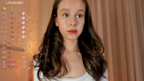 Snapshot of plusvibe chatting on 12/02/24, 06:54 Sophie online show from 12/02/24, 06:54